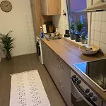 Behagliches Nurdachhaus Im Ferienhausgebiet