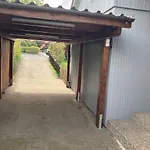 Behagliches Nurdachhaus Im Ferienhausgebiet